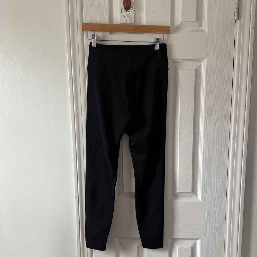 Cuts Black High Rise Athleisure Leggings Size Medium - Picture 4 of 4